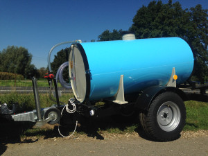 Plastová nádrž na vodu - 1100 litrů