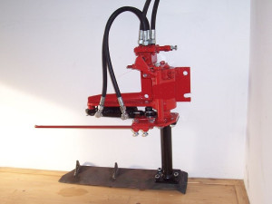 Hydraulicky výkyvná nožová sekce čelní